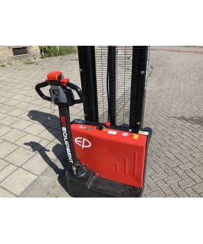 EST 122 - 3300, TRANSPALET ELECTRIC CU CATARG MARCA "EP", INALTIME DE RIDICARE 3.300 MM, SARCINA MAX 1.200 KG