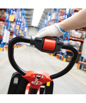 F4 RS, TRANSPALET ELECTRIC 1500 KG, ACUMULATOR LI-ION, CU ROTI DE STABILIZARE