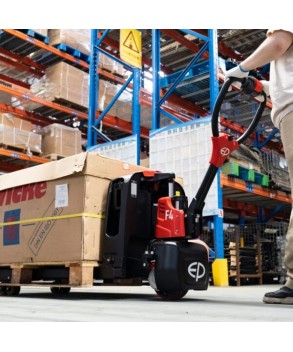 F4 RS, TRANSPALET ELECTRIC 1500 KG, ACUMULATOR LI-ION, CU ROTI DE STABILIZARE
